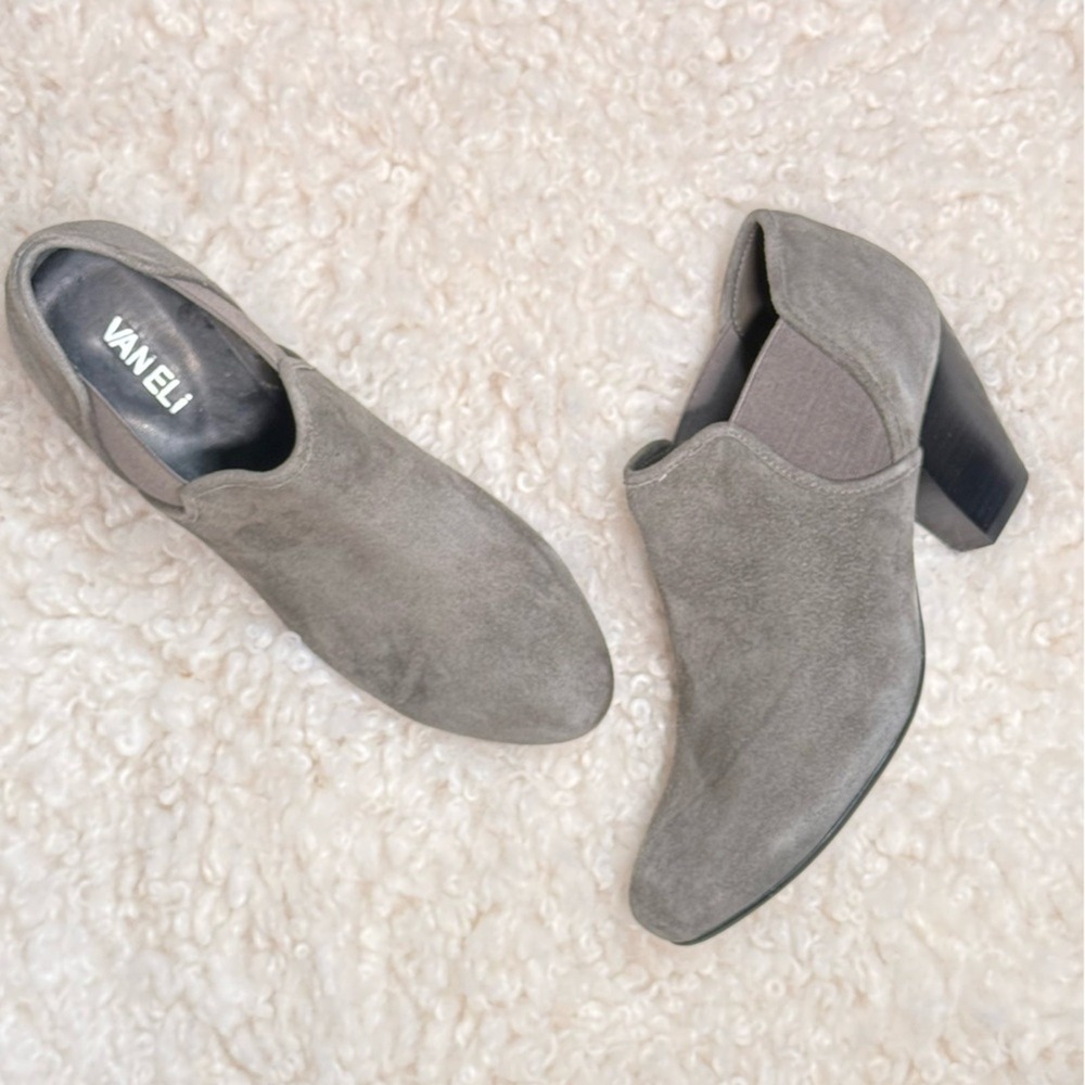 Vaneli Grey Suede Ankle Booties Block Heel Almond Toe Elastic Gore Womens 8M